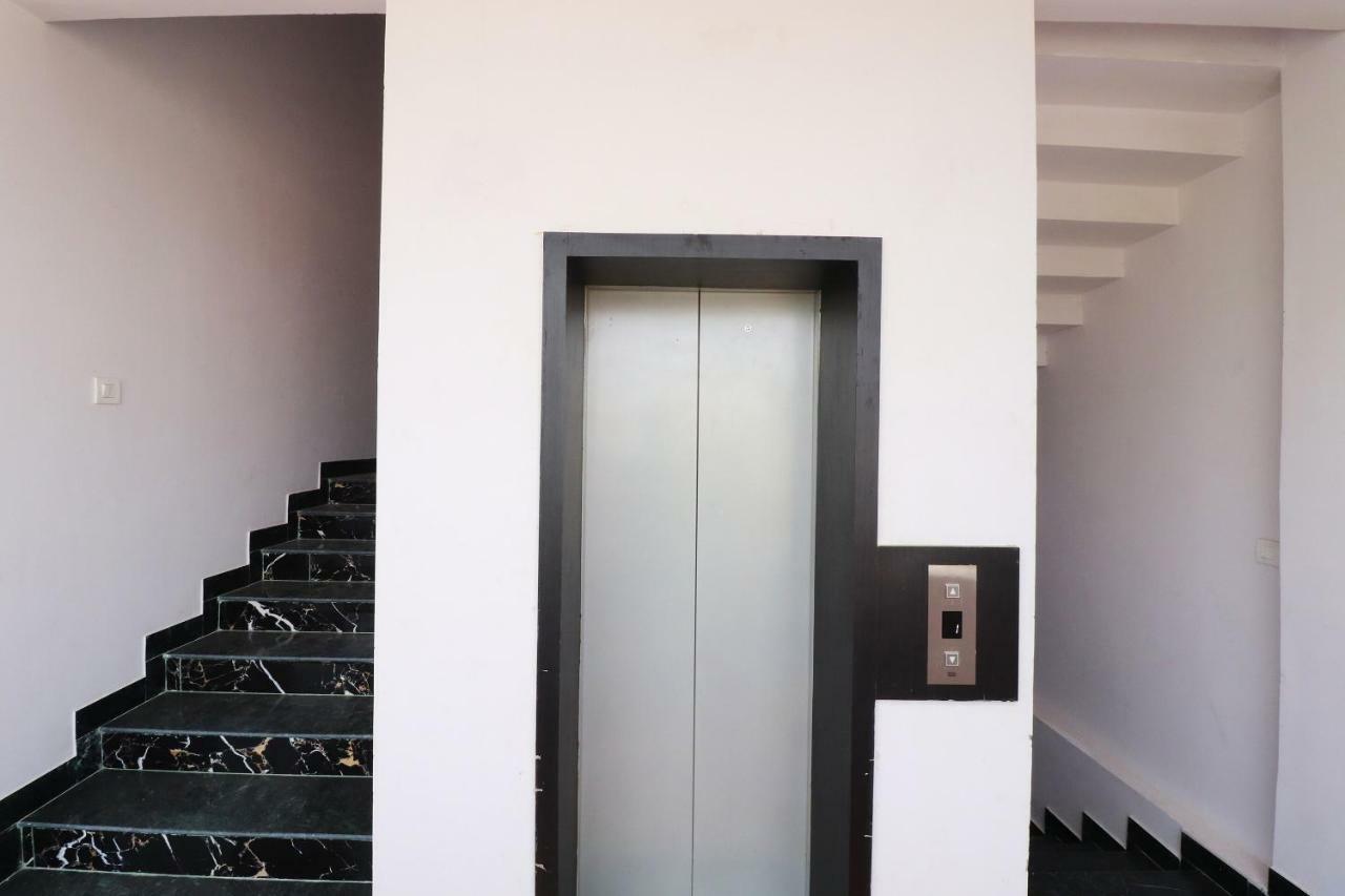 Oyo 39774 Hotel Kanishka Residency Jabalpur Eksteriør billede