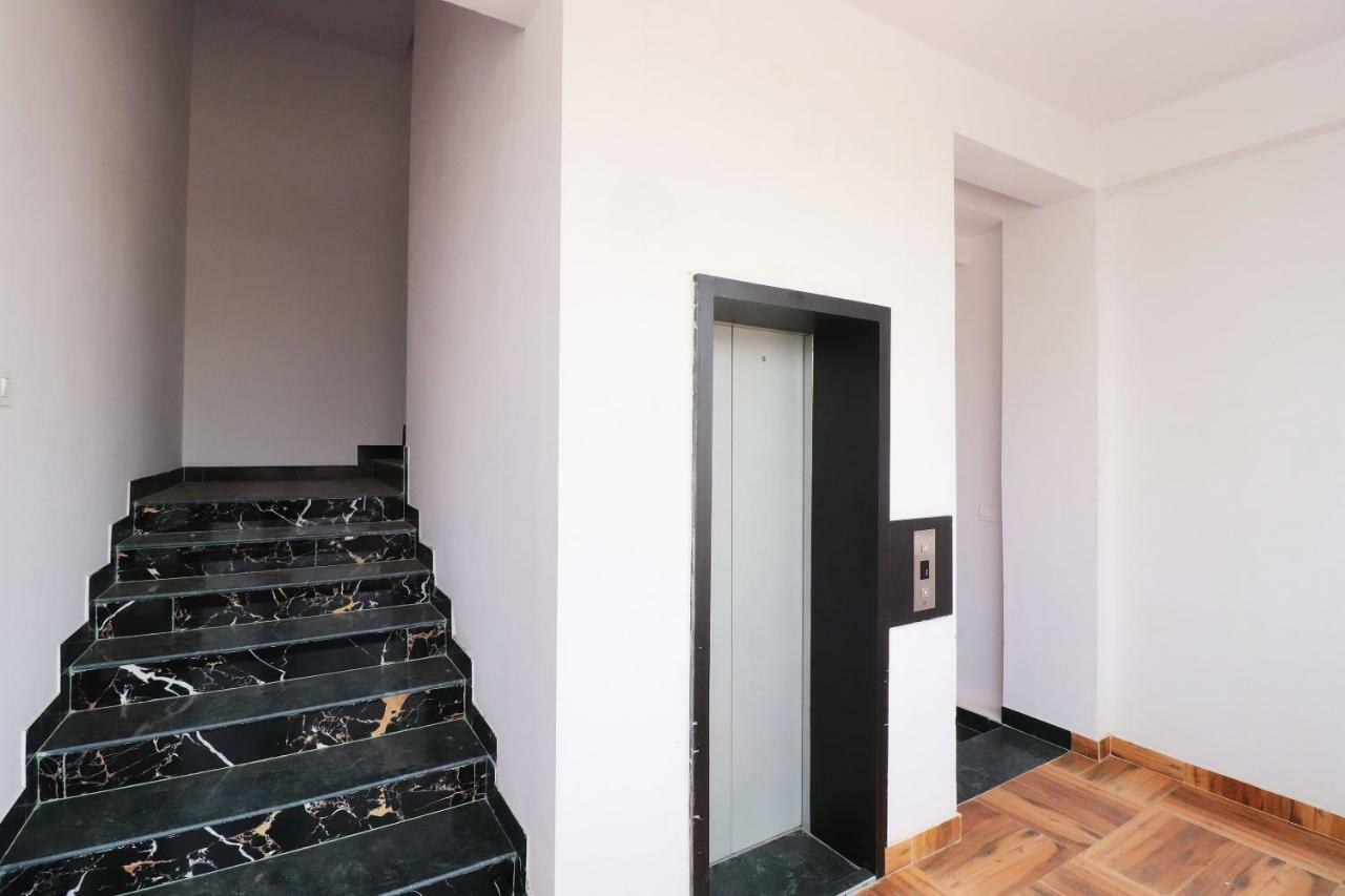 Oyo 39774 Hotel Kanishka Residency Jabalpur Eksteriør billede